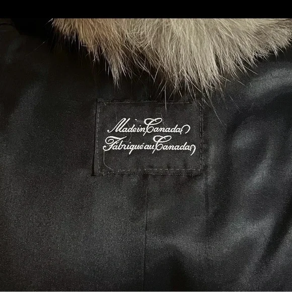 NWOT The fur is sheered muskrat woman’s coat. With detachable hood. - Picture 7 of 9